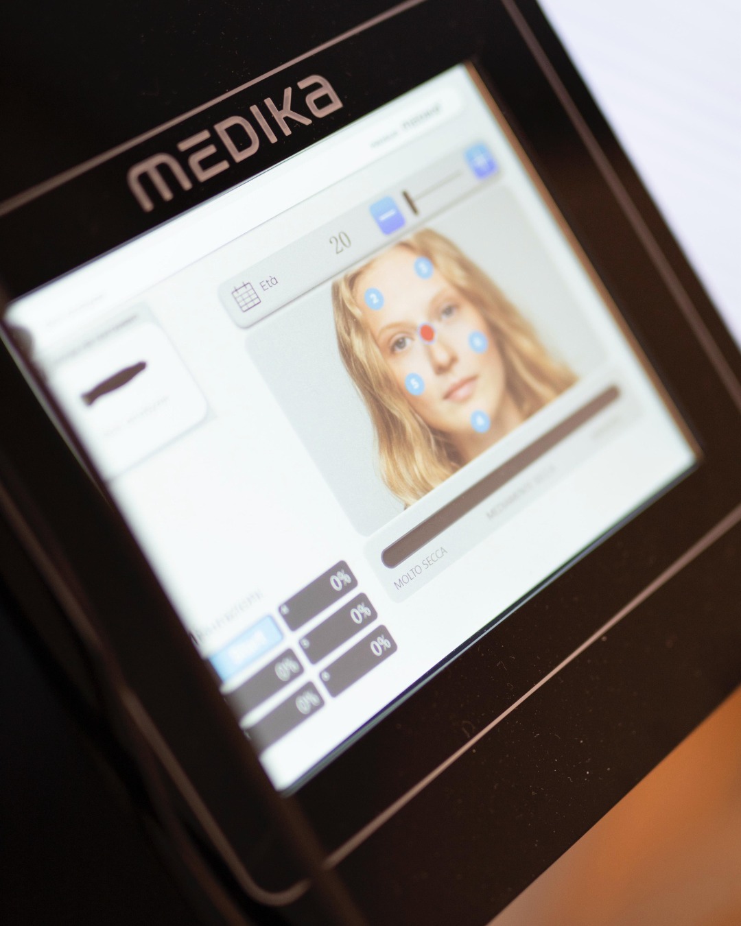 Display di una tecnologia Medika con analisi del viso